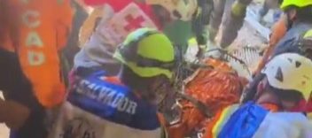 Un supravieţuitor al cutremurelor din Venezuela a fost scos din dărâmături la opt zile după dezastru – VIDEO