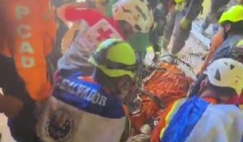 Un supravieţuitor al cutremurelor din Venezuela a fost scos din dărâmături la opt zile după dezastru – VIDEO