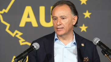 Deputatul AUR Mohammad Murad spune că a fost la o discuţie cu Veştea şi Tomac /Tomac neagă că el ar fi fost cel care l-a invitat /Veştea declară că nu are numărul lui Murad / Simion acuză că s-a dorit ruperea voturilor AUR, în beneficiul lui Veştea