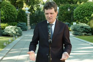 Nicuşor Dan, la Kiev: Am avut o discuţie bilaterală cu Volodimir Zelenski, despre minoritatea românească din Ucraina: Am vorbit despre cum să facem ca toate şcolile cu predare în limba română să rămână aşa cum sunt azi în comunităţile de români