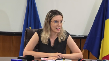 Ministrul interimar al Mediului, Diana Buzoianu, vizită pe litoral: 23 de terase au fost descoperite că încalcă legislaţia plajelor. În anii anteriori, erau undeva la peste 100 de terase, în plin sezon, suntem pe un traseu corect