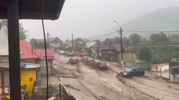 Traficul rutier pe DN 1, în staţiunea Buşteni, reluat pe sensul de deplasare către Braşov