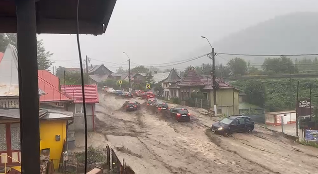 Traficul rutier pe DN 1, în staţiunea Buşteni, reluat pe sensul de deplasare către Braşov