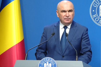 LEGEA SALARIZĂRII – Ilie Bolojan: Nu va scădea niciun venit. Acolo unde noul nivel de salarizare ar trebui să fie mai mic decât cel actual, se vor oferi compensaţii. La final, vor creşte două treimi din salarii, iar o treime ar urma să stagneze