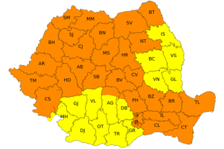 Caniculă joi în cea mai mare parte a Moldovei şi a Transilvaniei, averse torenţiale, vijelii puternice şi grindină, în Banat, Crişana, Maramureş, Transilvania, nord-vestul Moldovei, Dobrogea, nordul, centrul şi estul Munteniei până vineri la 3.00 – HARTA
