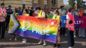 Marşul Pride 2026 a început la Oradea, în pofida avertismentelor jandarmilor/ Primele amenzi, date încă înaintea plecării pe traseu. Avocatul Poporului, la eveniment/ Manifestaţia, neautorizată