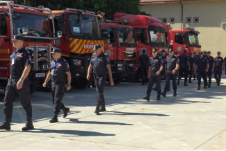 Pompierii români se vor afla în Grecia, între 1 august şi 15 septembrie, în sprijinul autorităţilor elene, pentru stingerea incendiilor din Grecia, pe fondul temperaturilor foarte ridicate/ Primul contingent de 40 de pompieri a plecat joi – VIDEO