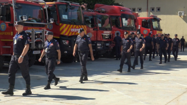 Pompierii români se vor afla în Grecia, între 1 august şi 15 septembrie, în sprijinul autorităţilor elene, pentru stingerea incendiilor din Grecia, pe fondul temperaturilor foarte ridicate/ Primul contingent de 40 de pompieri a plecat joi – VIDEO