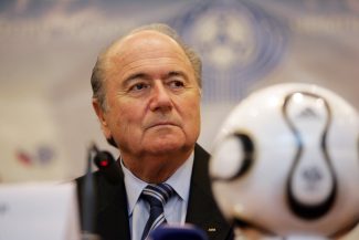 Cupa Mondială 2026: “Încotro te îndrepţi, FIFA?”, întreabă Sepp Blatter în urma scandalului Balogun