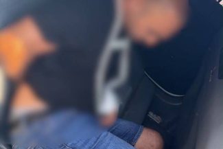 Cetăţean sirian care a fugit de la o percheziţie la locuinţa sa din Ilfov, sărind de la etajul al doilea, prins de poliţiştii din judeţul Constanţa