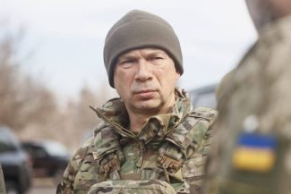 Zelenski l-a demis pe Oleksandr Sîrski, comandantul-şef al armatei. Noul comandat este Mîhailo Drapatii