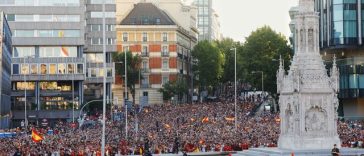 Peste un milion de persoane sărbătoresc noua campioană mondială Spania pe străzile din Madrid / Jucătorii, primiţi de regele Felipe şi premierul Pedro Sanchez  – FOTO, VIDEO