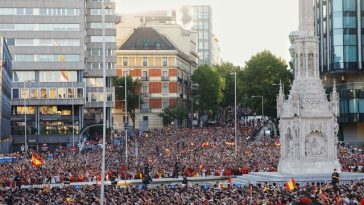 Peste un milion de persoane sărbătoresc noua campioană mondială Spania pe străzile din Madrid / Jucătorii, primiţi de regele Felipe şi premierul Pedro Sanchez  – FOTO, VIDEO