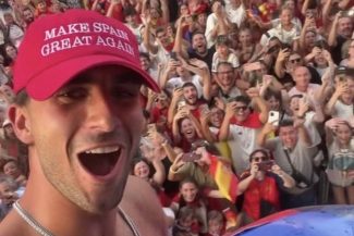 „Make Spain Great Again” – Două milioane de oameni au sărbătorit la Madrid noua campioană mondială / Şapca roşie purtată de Ferran Torres, în centrul atenţiei – FOTO, VIDEO