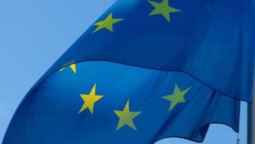 UE sprijină fermierii să-şi cumpere îngrăşăminte – ajutor sub formă de lichidităţi de până la 80% din costurile suplimentare şi avans majorat la plăţile directe