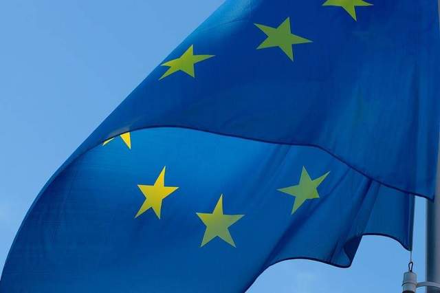 UE sprijină fermierii să-şi cumpere îngrăşăminte – ajutor sub formă de lichidităţi de până la 80% din costurile suplimentare şi avans majorat la plăţile directe