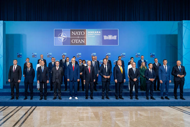 NATO a trecut cu bine la Ankara peste o nouă „furtună” provocată de Trump, dar se pregăteşte pentru altele. Europenii aşteaptă în incertitudine revizuirea prezenţei trupelor americane