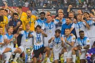 Universitatea Craiova, supercampioana României, a primit trofeul. Imagini cu bucuria oltenilor – VIDEO