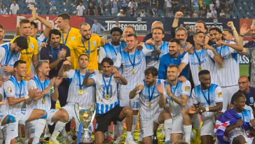 Universitatea Craiova, supercampioana României, a primit trofeul. Imagini cu bucuria oltenilor – VIDEO