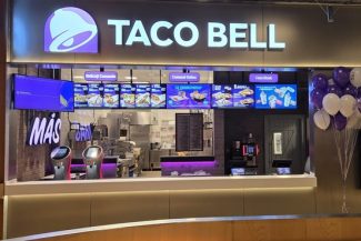 SUA – Taco Bell elimină salata verde din meniuri în mai multe state după suspiciuni că ar avea legătură cu un focar de diaree severă