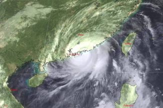 Taifunul Noul afectează China şi Hong Kong. Vânturi puternice şi ploi torenţiale. Peste 340.000 de persoane au fost evacuate în provincia Guangdong – VIDEO