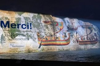 Tapiseria de la Bayeux a ajuns în Marea Britanie pentru prima dată în 900 de ani, sub paza poliţiei/ VIDEO