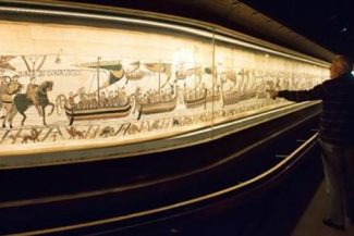 Mii de persoane au încercat să obţină bilete pentru a vedea Tapiseria de la Bayeux la British Museum