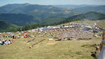 Târgul de fete de pe Muntele Găina/ Recomandările poliţiştilor, în contextul în care se aşteaptă un flux mare de persoane