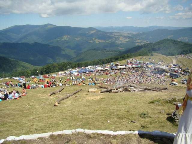 Târgul de fete de pe Muntele Găina/ Recomandările poliţiştilor, în contextul în care se aşteaptă un flux mare de persoane