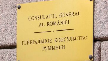 TASS relatează despre închiderea Consulatului General al României din Sankt Petersburg – Drapelele României şi Uniunii Europene, precum şi placa de deasupra intrării, pe care era înscris numele instituţiei, au fost îndepărtate