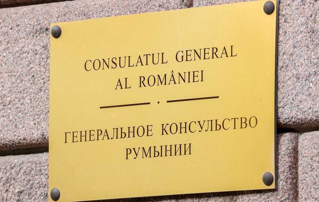 TASS relatează despre închiderea Consulatului General al României din Sankt Petersburg – Drapelele României şi Uniunii Europene, precum şi placa de deasupra intrării, pe care era înscris numele instituţiei, au fost îndepărtate