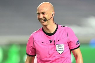 Arbitrul Anthony Taylor şi-a anunţat retragerea din activitate. El a arbitrat 831 de meciuri