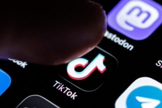 Comisia Europeană acuză TikTok de o lipsă de protecţie a minorilor