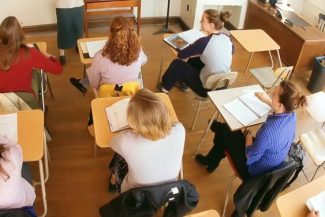 TITULARIZARE 2026 – Peste 37.000 de candidaţi sunt aşteptaţi să susţină, marţi, proba scrisă/ Ei trebuie să obţină minimum nota 7 pentru titularizare
