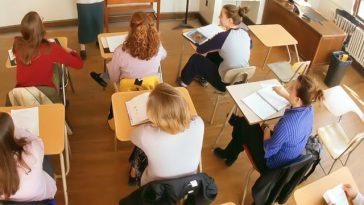 TITULARIZARE 2026 – Peste 37.000 de candidaţi sunt aşteptaţi să susţină, marţi, proba scrisă/ Ei trebuie să obţină minimum nota 7 pentru titularizare