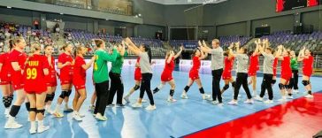 Handbal feminin: România, două victorii şi o remiză la Trofeul Carpaţi U18 de la Piteşti, înaintea participării la Campionatul Mondial găzduit de ţara noastră