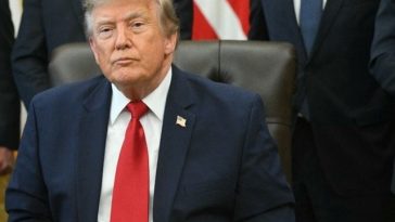 Trump renunţă la planul de a impune o taxă de 20% navelor care traversează Strâmtoarea Ormuz şi anunţă că-l înlocuieşte cu încheierea unor acorduri comerciale cu ţările de Golful Persic. Comandamentul Militar iranian îşi ameninţă vecinii