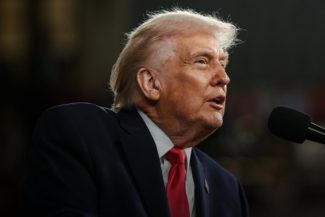 Trump anunţă declasificarea ”vulnerabilităţilor” din infrastructura electorală a SUA: Datele alegătorilor din 18 state au fost cumpărate, furate sau piratate de China