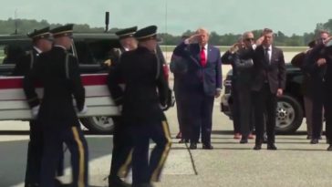 Trump promite că va „distruge un pod sau o centrală electrică” de fiecare dată când Iranul va ataca nave în Strâmtoarea Ormuz. Ameninţările, făcute înainte de a participa la ceremonia de primire a soldaţilor morţi pe front – VIDEO