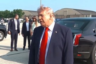 Trump salută progrese în negocieri indirecte ”foarte bune” cu Iranul, înainte să inaugureze noul Air Force One. ”I-am lovit foarte puternic”, dar ”ne înţelegem foarte bine”. ”Eu numesc asta denuclearizare şi totul e în desfăşurare, totul merge bine”