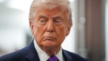 Trump anunţă taxe vamale de 100% împotriva medicamentelor generice importate în SUA, începând din august 2028, în vederea mutării producţiei de produse farmaceutice în America