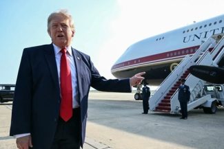 Trump îşi apără miliardul de dolari din criptomonede. ”Toată lumea face profit”
