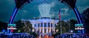 Opt bărbaţi, inculpaţi cu privire la urzirea unui atac la Casa Albă de ziua lui Trump