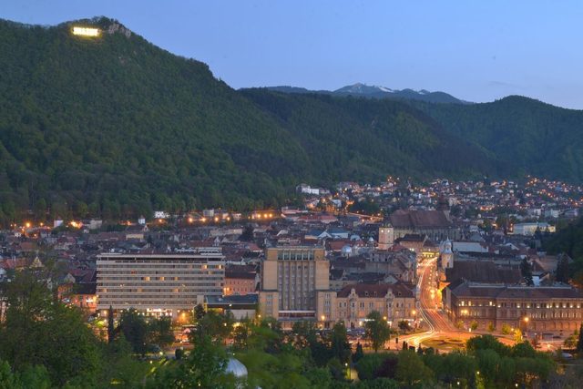 INS: Sosirile în structurile de primire turistică cu funcţiuni de cazare, în mai 2026, au crescut cu 0,1%, comparativ cu luna mai 2025, în timp ce înnoptările au scăzut cu 4,3%. Turiştii români, cea mai mare pondere