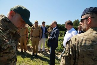 NATO este „în strânsă legătură” cu Polonia în legătură cu încălcarea spaţiului aerian. Donald Tusk: „Nu există motive să credem că Polonia a fost ţinta vizată de această rachetă”. SUA vor să ia parte la anchetă