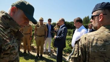 NATO este „în strânsă legătură” cu Polonia în legătură cu încălcarea spaţiului aerian. Donald Tusk: „Nu există motive să credem că Polonia a fost ţinta vizată de această rachetă”. SUA vor să ia parte la anchetă
