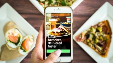 Uber suspendă extinderea Uber Eats în Europa, în timp ce urmăreşte preluarea Delivery Hero