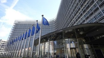 Acord UE asupra celui de-al 21-lea pachet de sancţiuni impus Rusiei, diminuat din cauza Greciei. Plafonarea preţului petrolului rus la 44 de dolari barilul, prelungită cu un an. Sectorul financiar, criptomonedele, flota fantomă şi industria militară rusă,