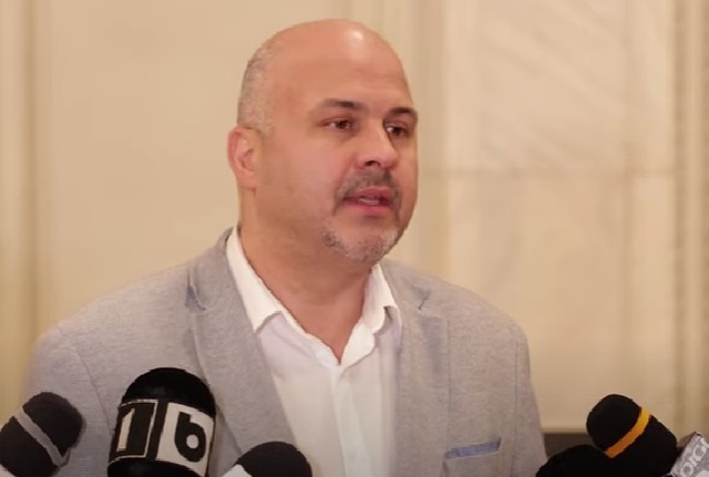 Emanuel Ungureanu: Statul român ar trebui să facă diferenţa între un centru care exploatează oameni vulnerabili şi o comunitate care îi salvează de la abandon / Vrem case comunitare decente, transparente, în care solidaritatea să nu fie pedepsită