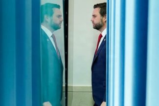 Un agent Secret Service, suspendat, acuzat de divulgarea în presă a unor deplasări ale lui Vance, după ce mai agenţi au denunţat la MS NOW tot mai multe călătorii şi misiuni în interes personal şi de familie ale vicepreşedintelui SUA
